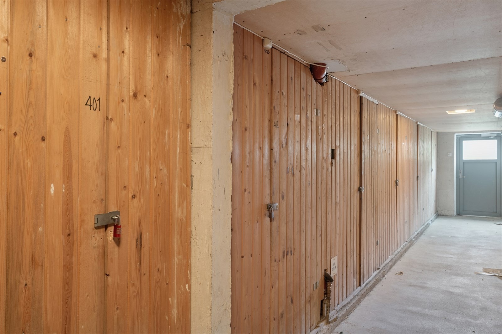 Leiligheten disponerer én bod i kjelleren på 4 kvm og én bod på loftet på 6 kvm som til sammen gir svært god lagringsplass. Galleribilde