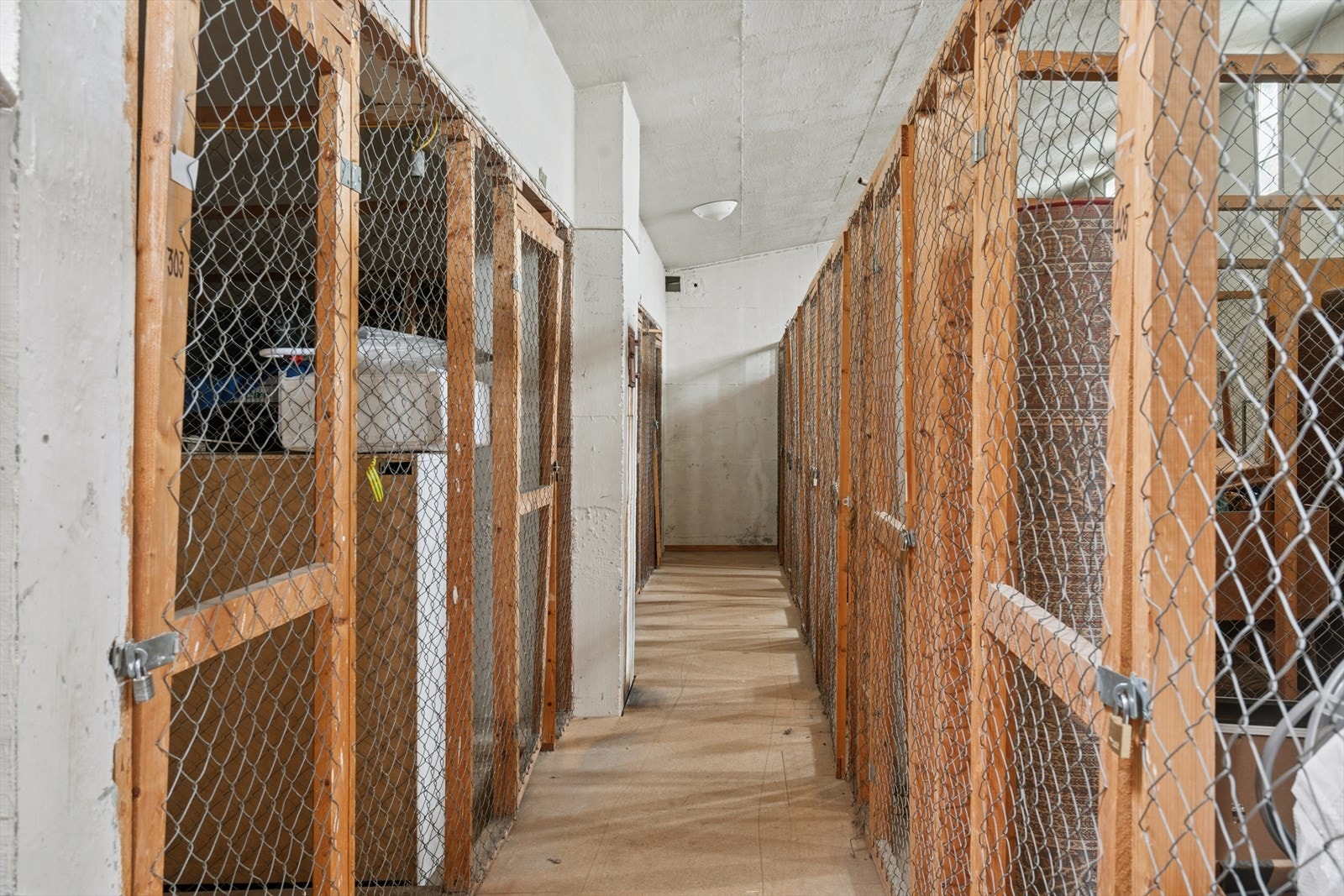 I tillegg til bod i kjeller og på loft kan beboerne benytte seg av felles sykkelbod og felles vaskerom. Galleribilde