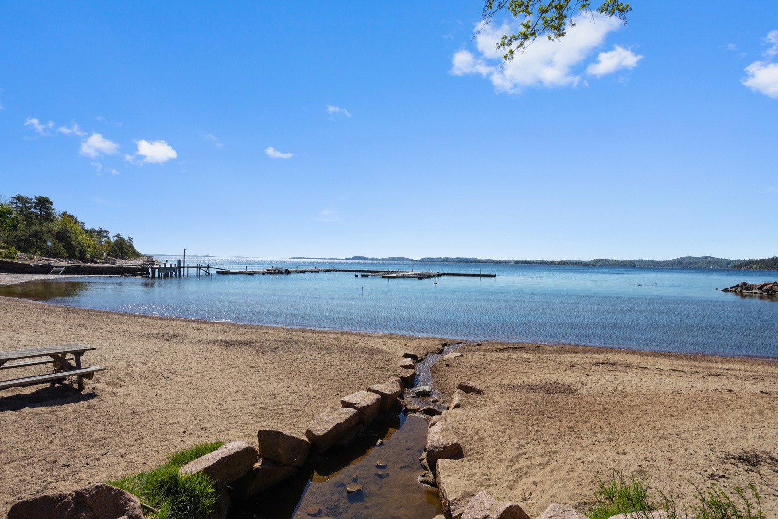 Sandvikstranda er et idyllisk sommersted med sandstrand. Galleribilde