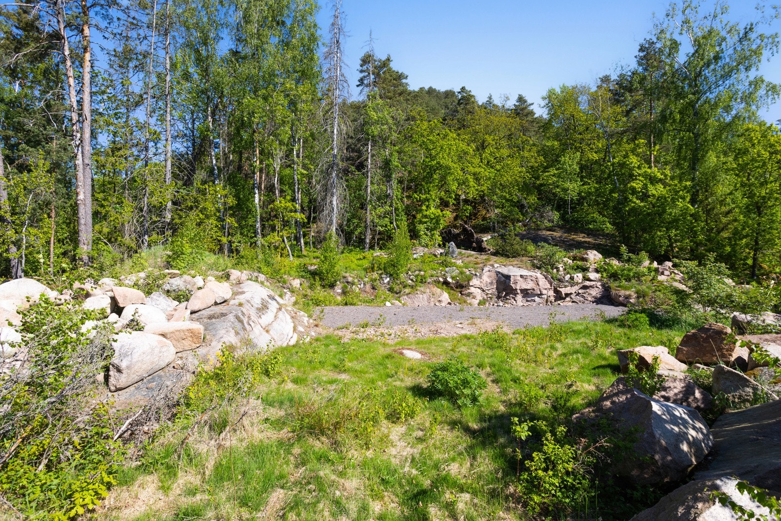 Det ligger vann og avløp klart for tilkobling ca. 25 meter fra tomtegrensen. Galleribilde