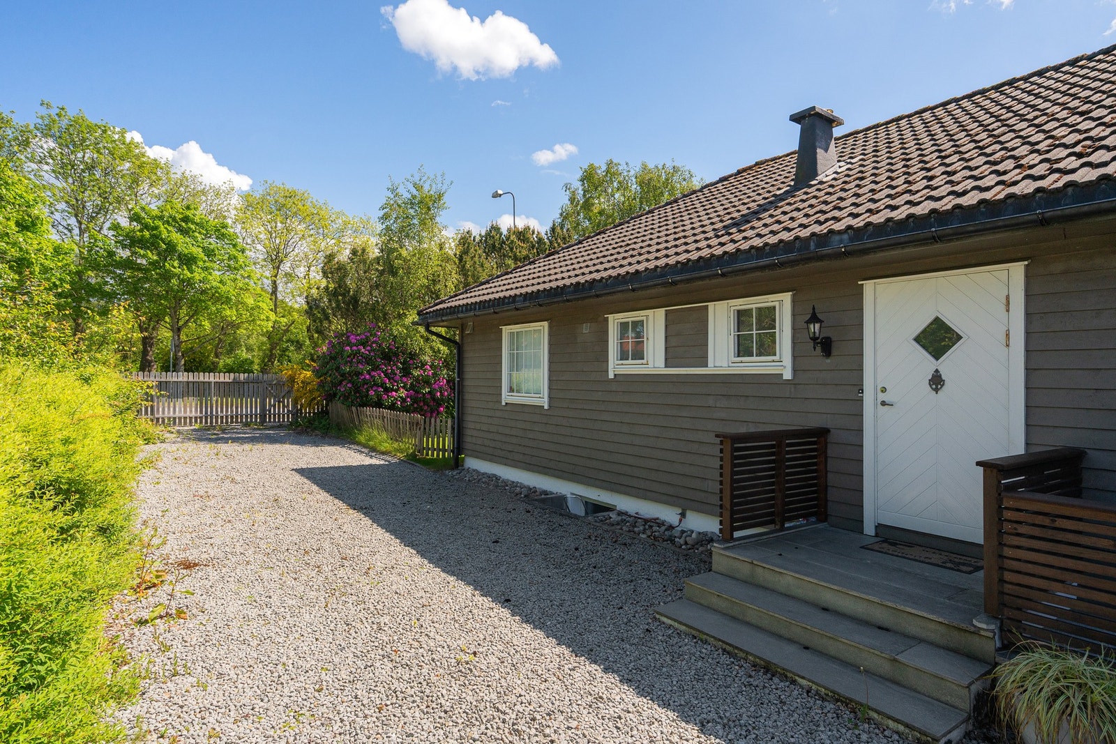 Boligen har en svært ettertraktet beliggenhet på Stokka i rolige og barnevennlige omgivelser. Galleribilde