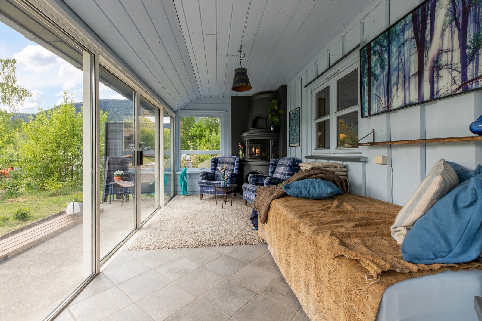 Vinterhagen har plass til flere sitteplasser Galleribilde