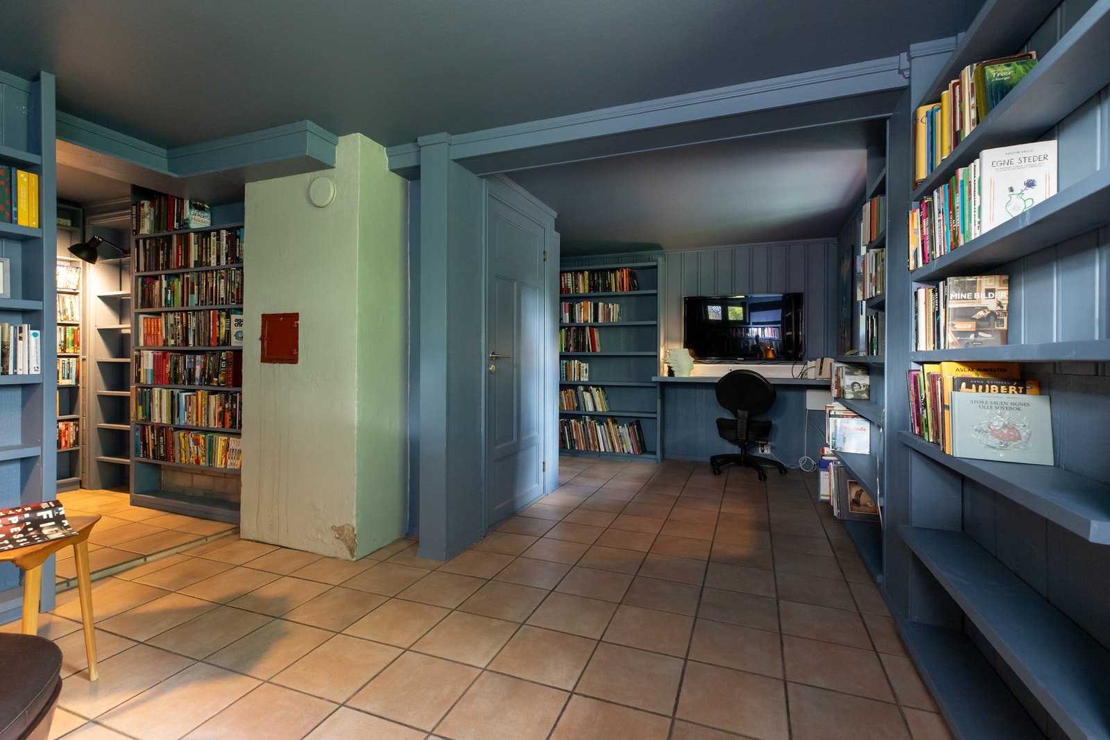 Plassbygd arbeidsbenk for kontor eller gaming Galleribilde