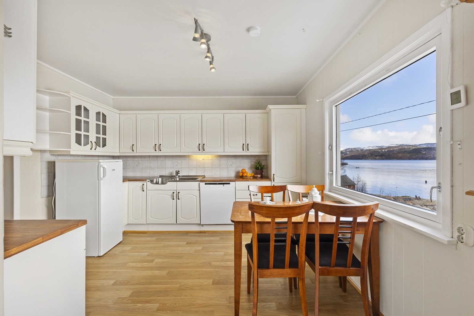 Fantastisk utsikt fra kjøkkenet! Galleribilde