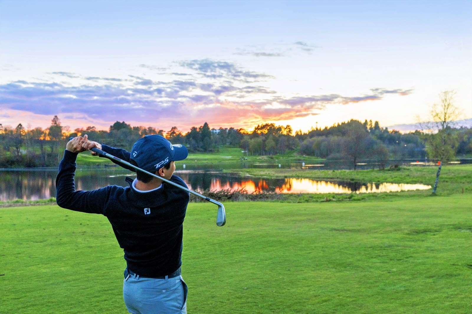Kort avstand til en 18 hulls runde på Fana Golfklubb Galleribilde