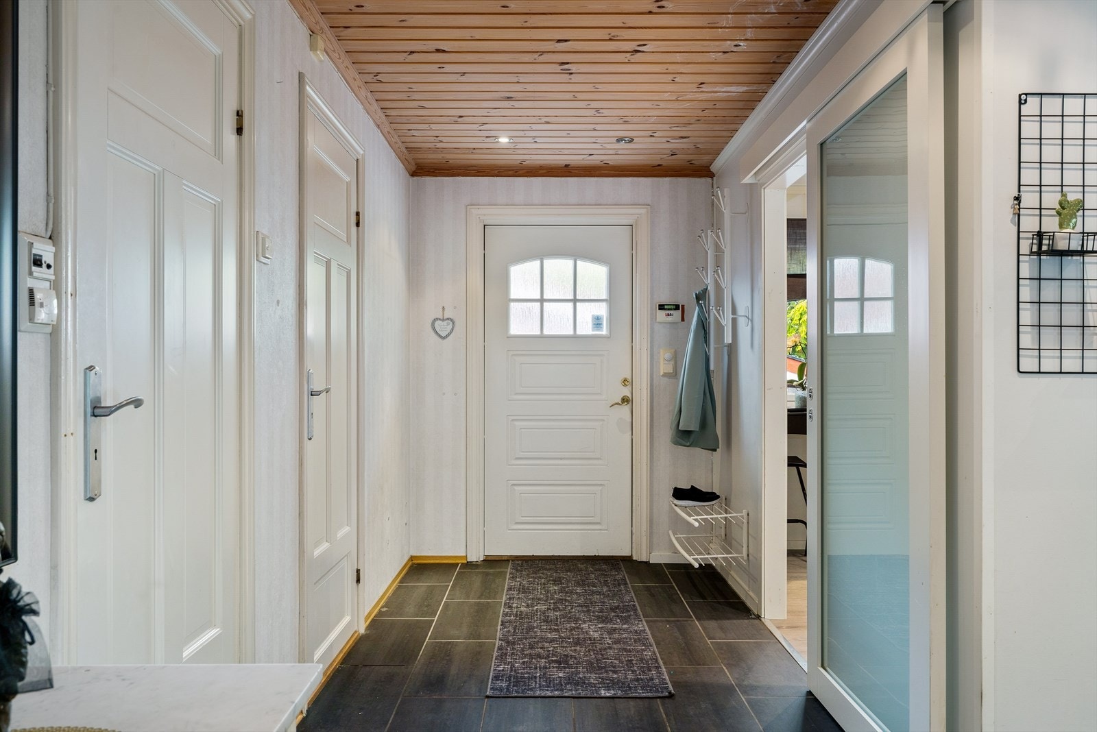 Velkommen inn til en lys og pen entrè. Galleribilde