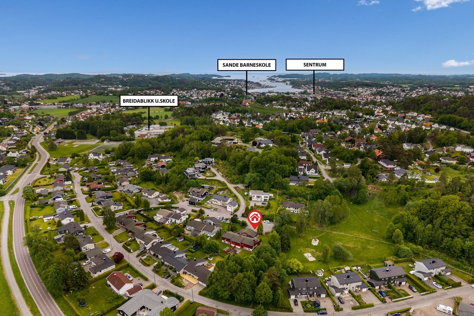 Beliggenheten gir deg nærhet til både Mosserød barneskole og Breidablikk ungdomsskole, samt et godt utvalg av barnehager - både kommunale og private. Galleribilde