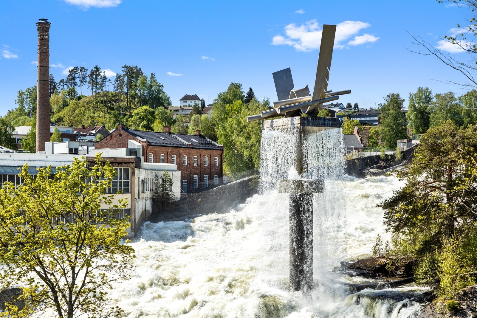 Kjernen av Hønefoss sentrum med alle sine fasiliteter er også bare en kort tur unna Galleribilde