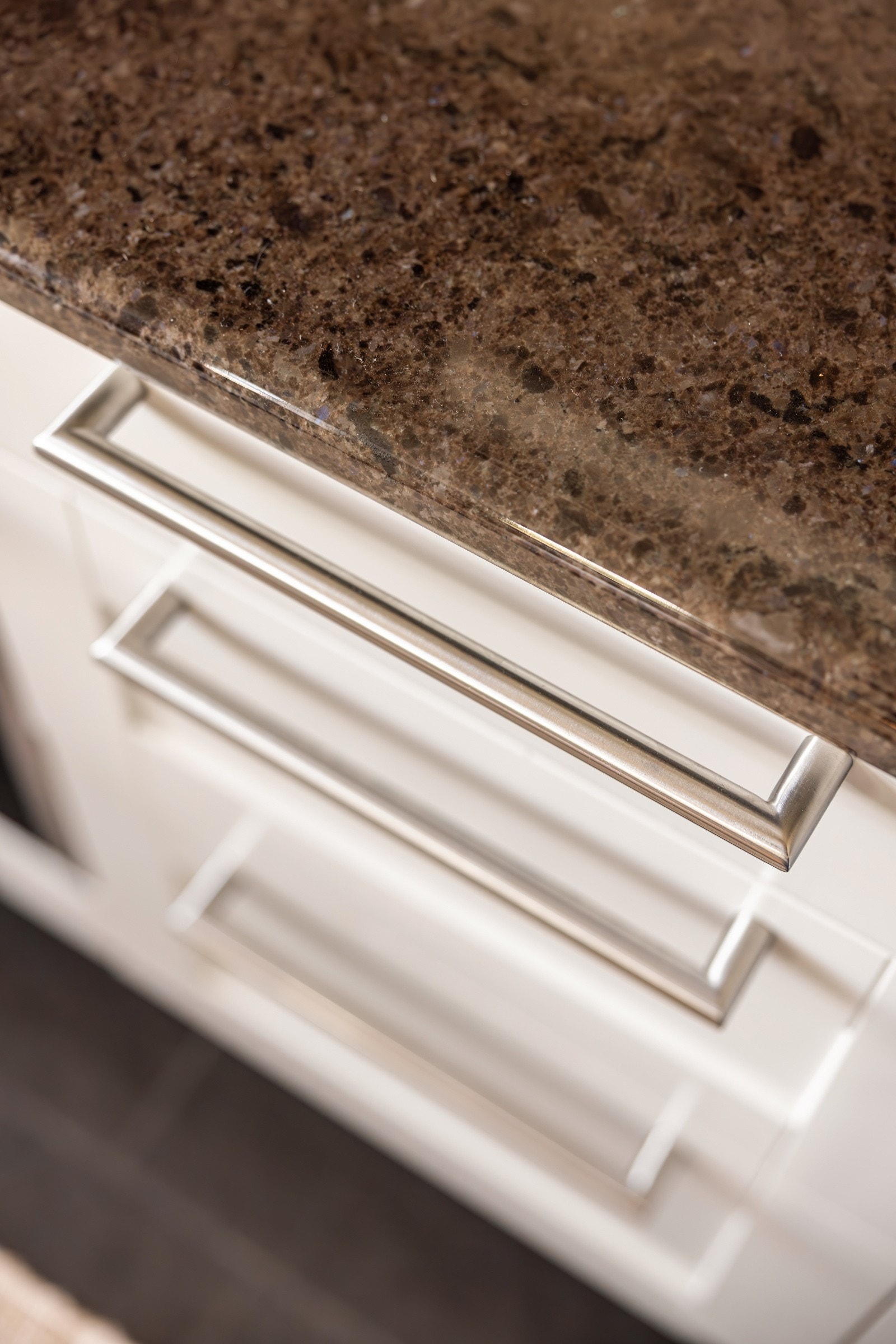 Flott benkplate i granitt. Galleribilde