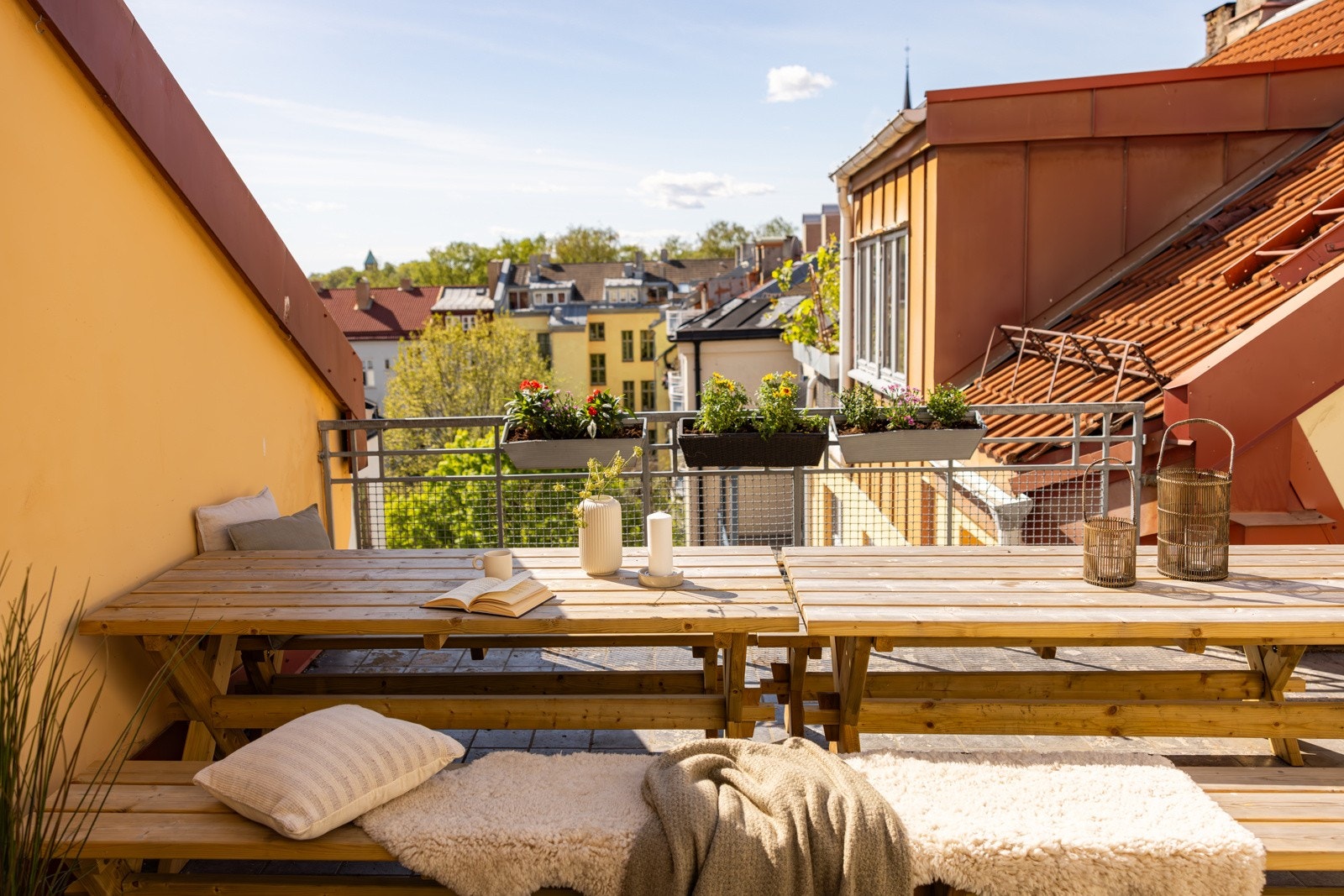 Takterrassen er god skjermet for vind og fremstår som lun. Galleribilde