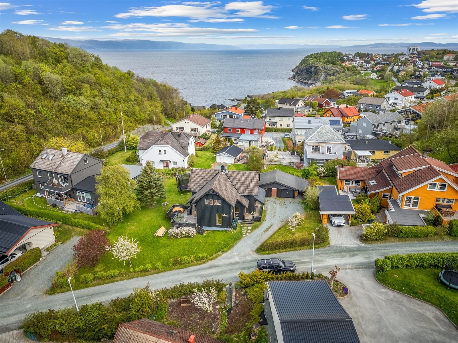 Flat tomt på hele 1.120m² med potensial for videre utvikling. Galleribilde