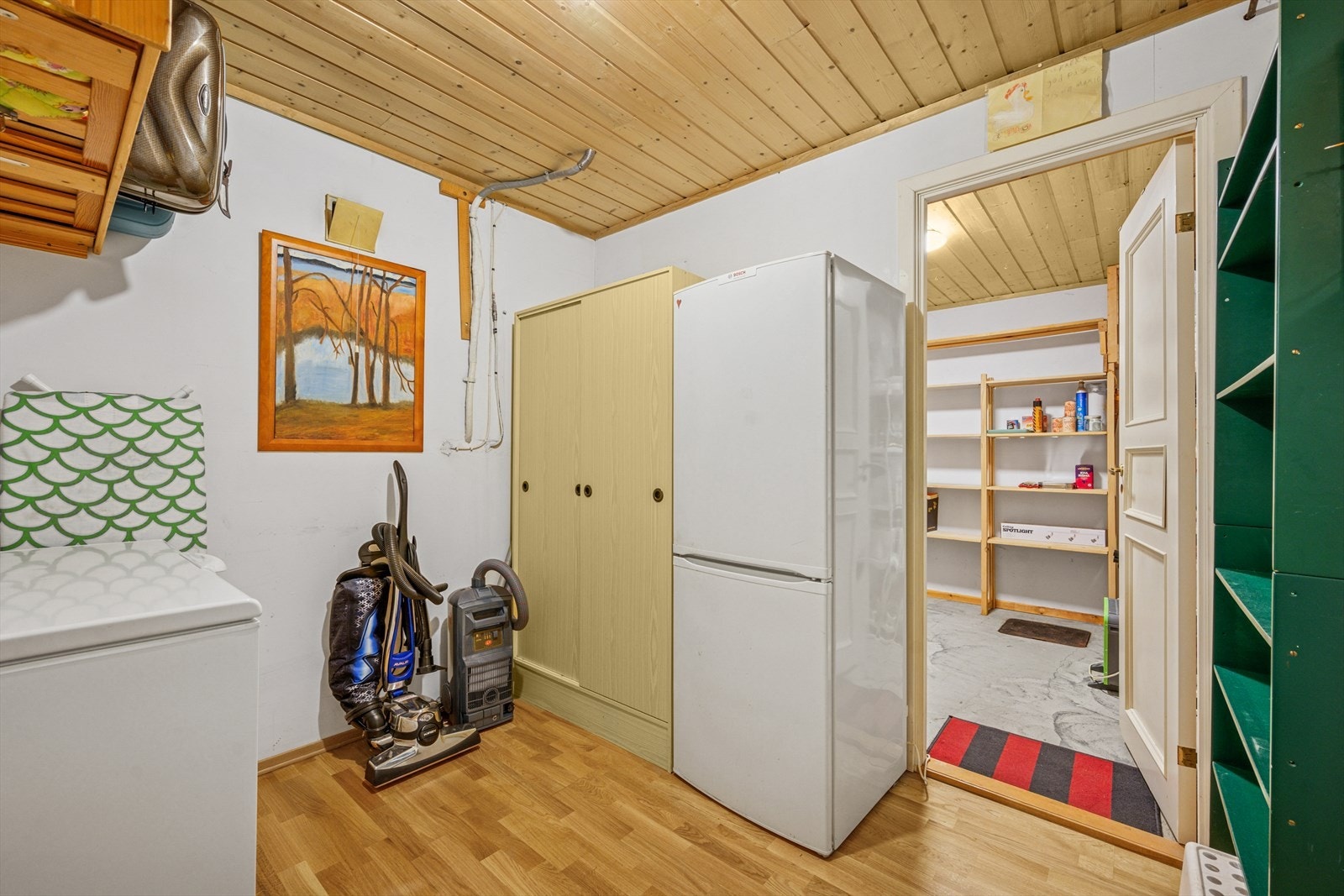 Gang/bod mellom vaskerom og bod. Galleribilde