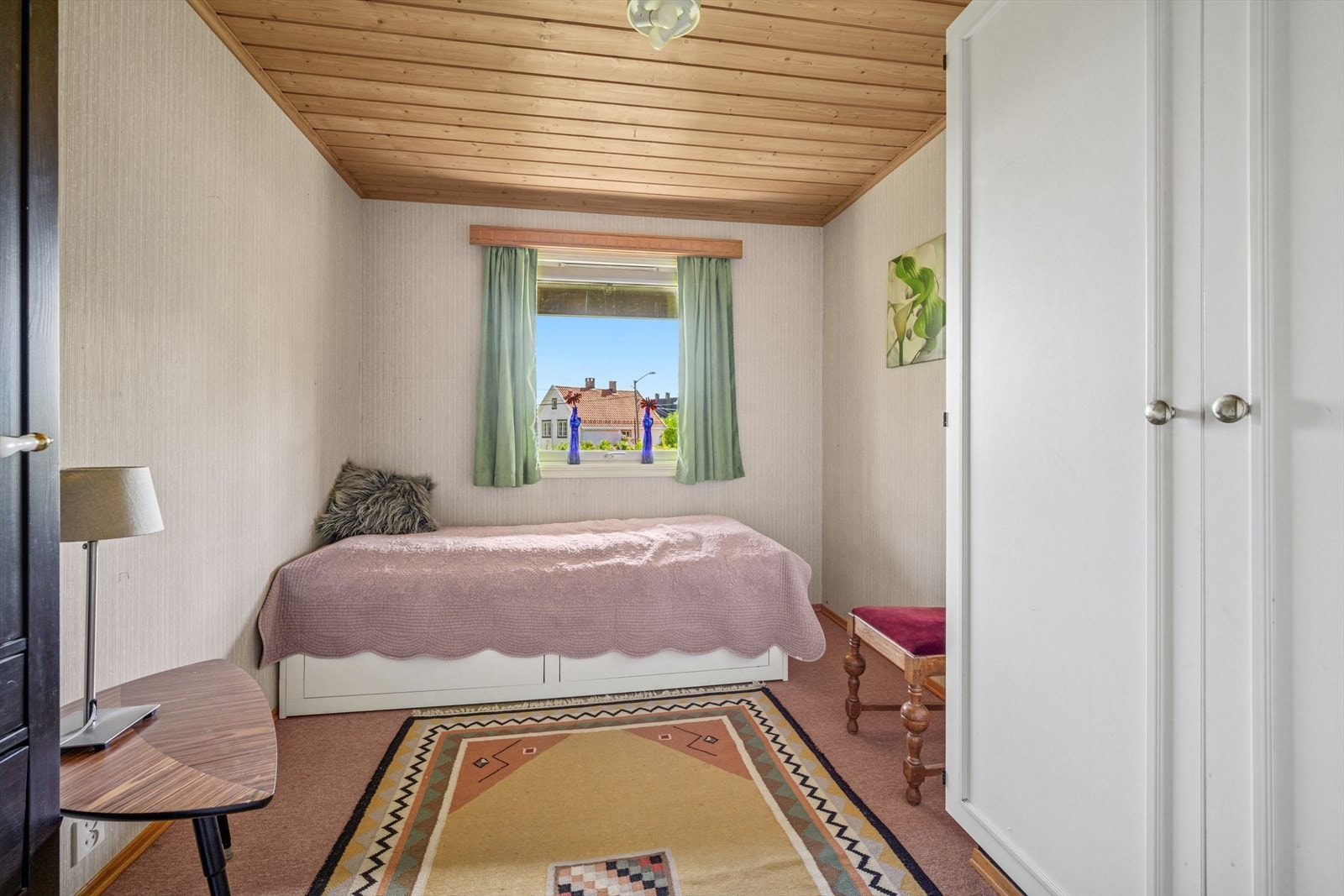 1 av 3 soverom i underetasjen. Galleribilde