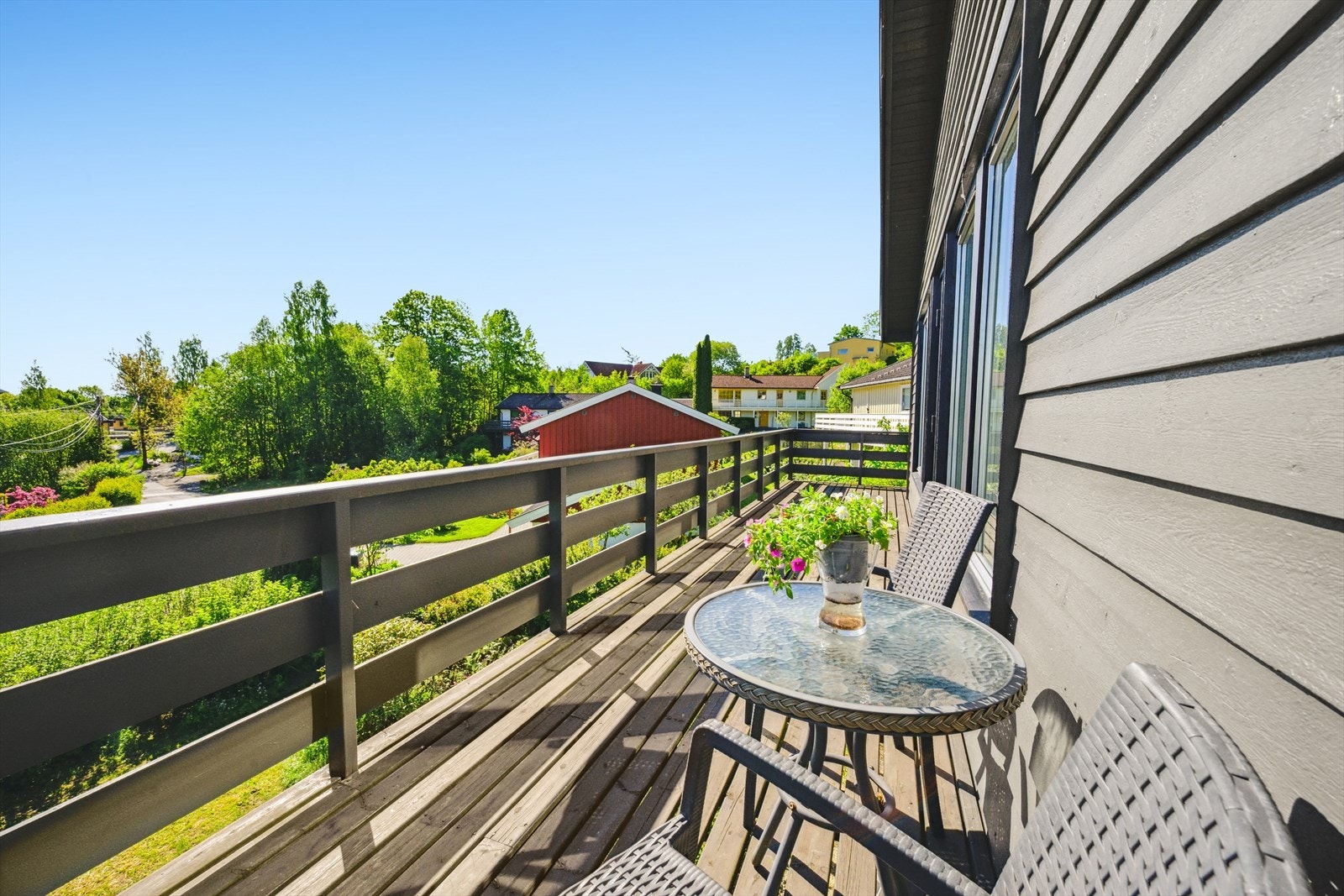 Her ligger alt til rette for å nyte finværsdagene utendørs. Galleribilde