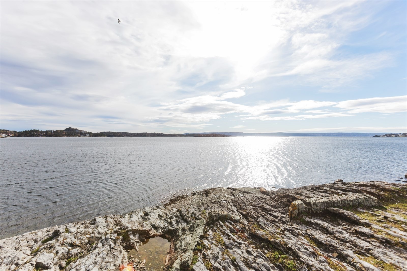 For den som setter pris på sjøliv og rekreasjon ved vannet, er det kort vei til Holmenskjæret med barnevennlig badestrand. Galleribilde