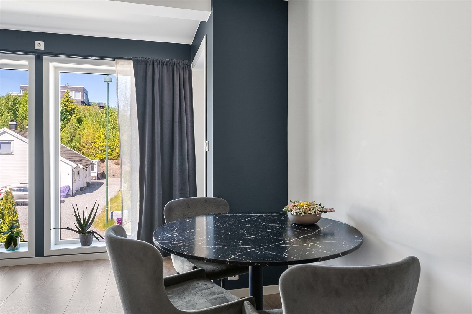 Fin plass til spisestue. Galleribilde