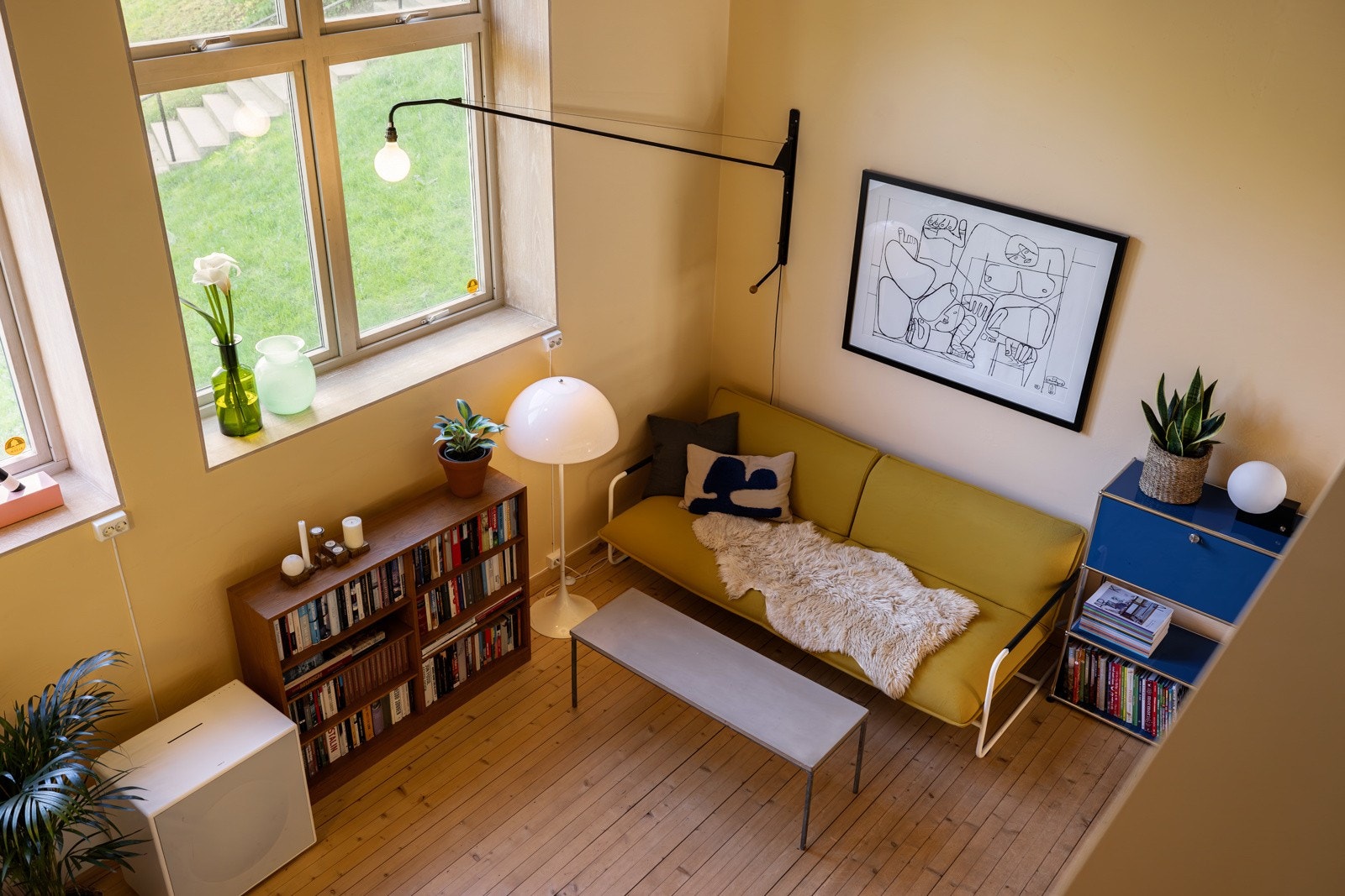 Fin kombinasjon av treverk og stilrene linjer. Galleribilde