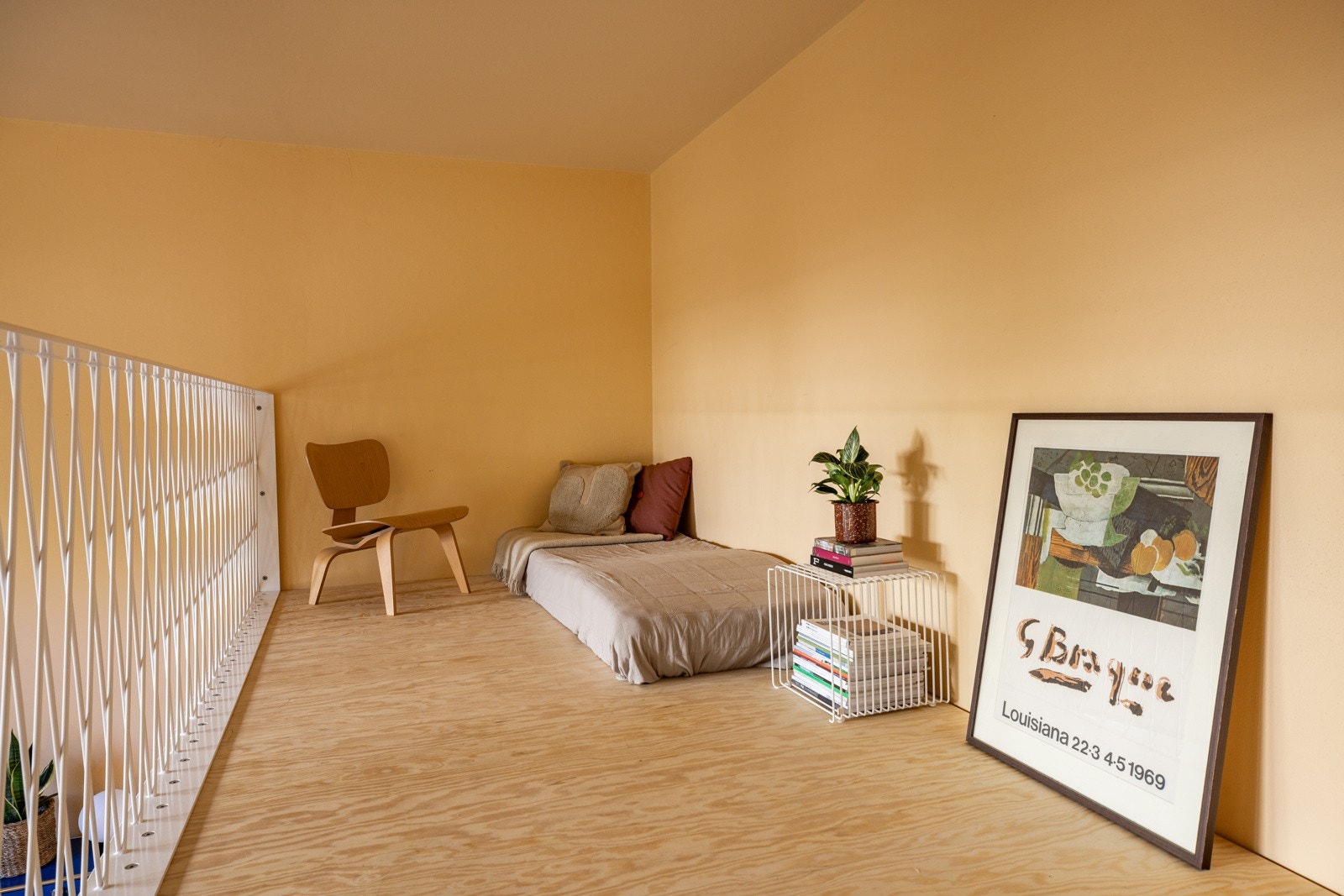 Den gode takhøyden er smart utnyttet med en praktisk hems. Galleribilde