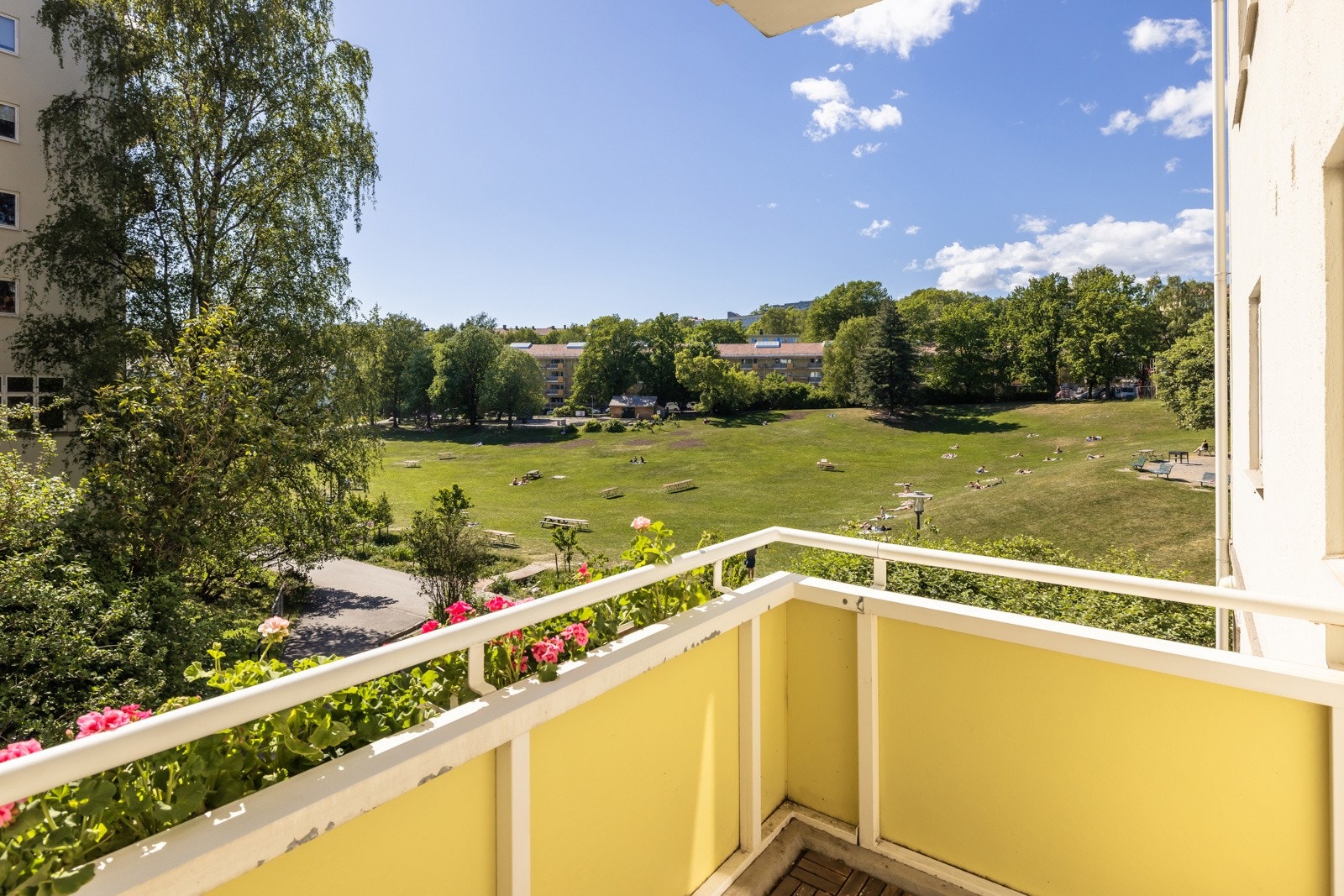 Solrik sydvestvendt balkong på ca. 3,4m². Galleribilde