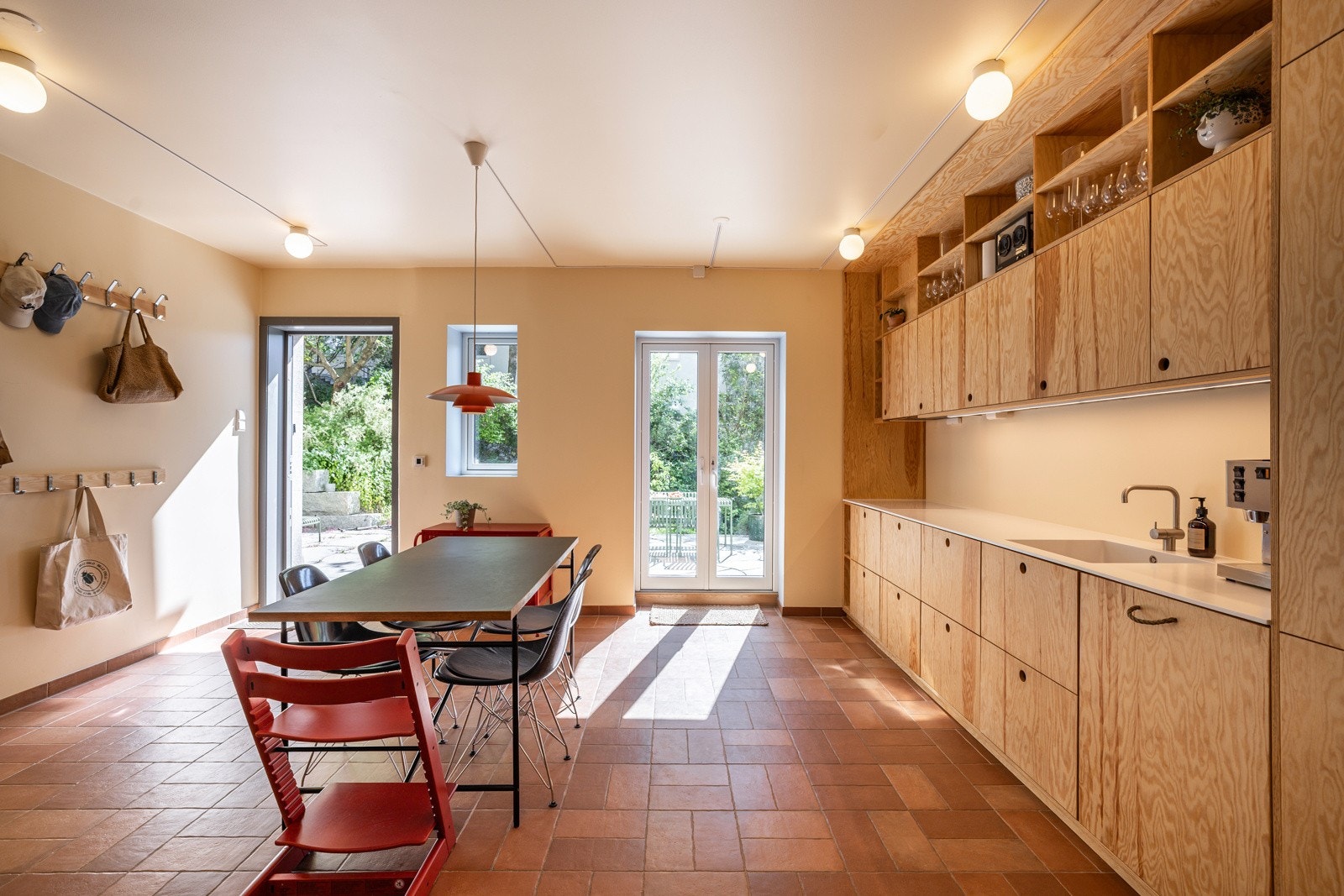 Stort og herlig spisekjøkken med god plass til et stort spisebord. Galleribilde