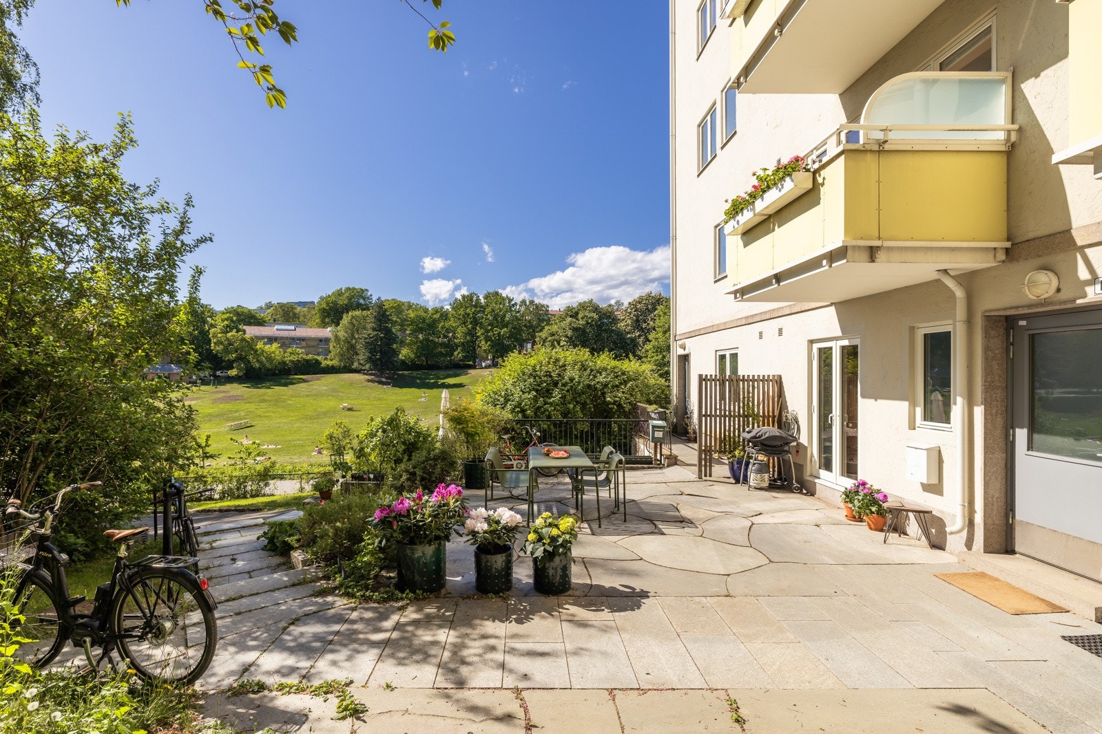 En særegen og unik leilighet som opprinnelig var en kunstnerleilighet med ateliér. Galleribilde