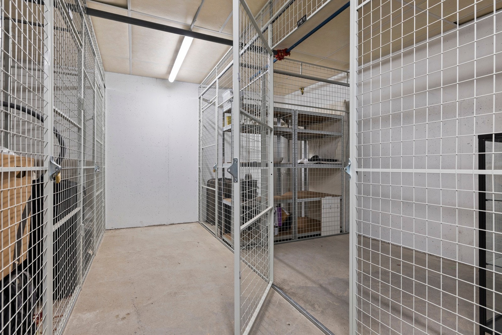 Stor og tørr bod i underetasjen Galleribilde