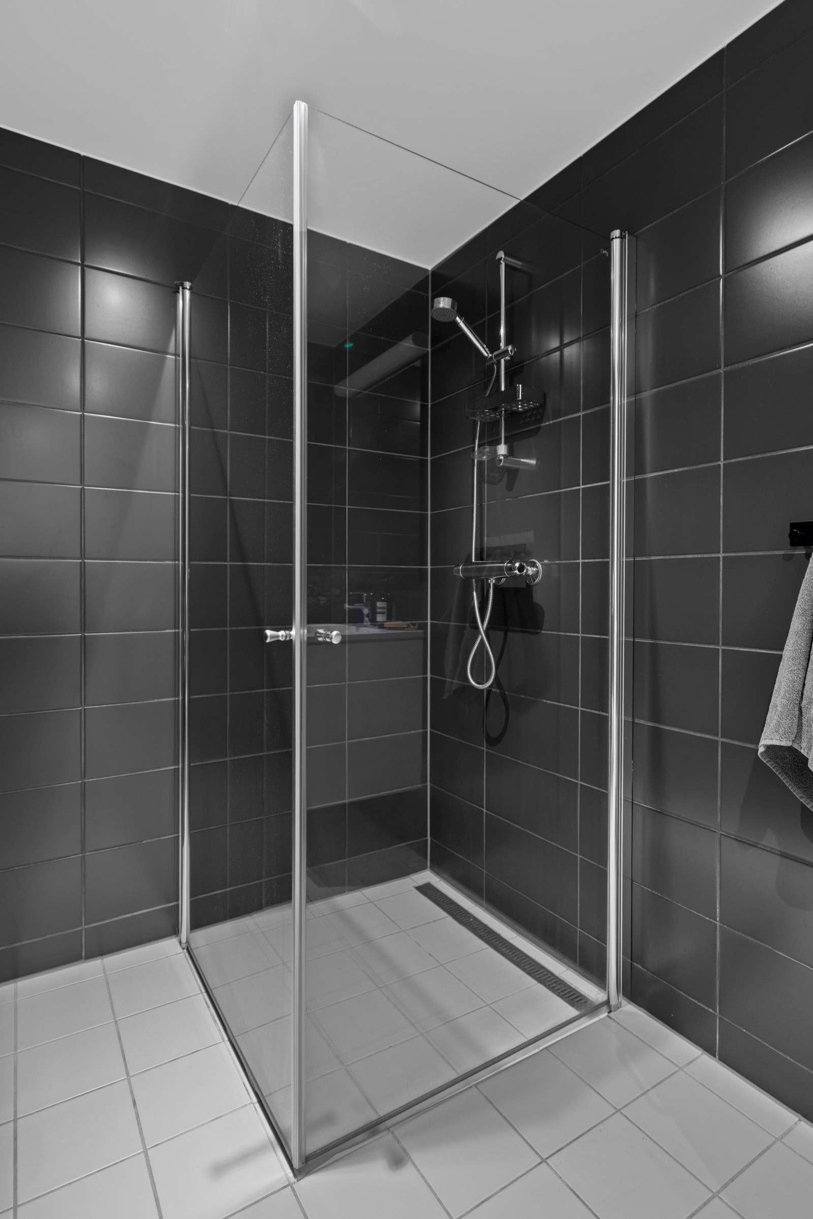 Dusjhjørne med glassdører Galleribilde