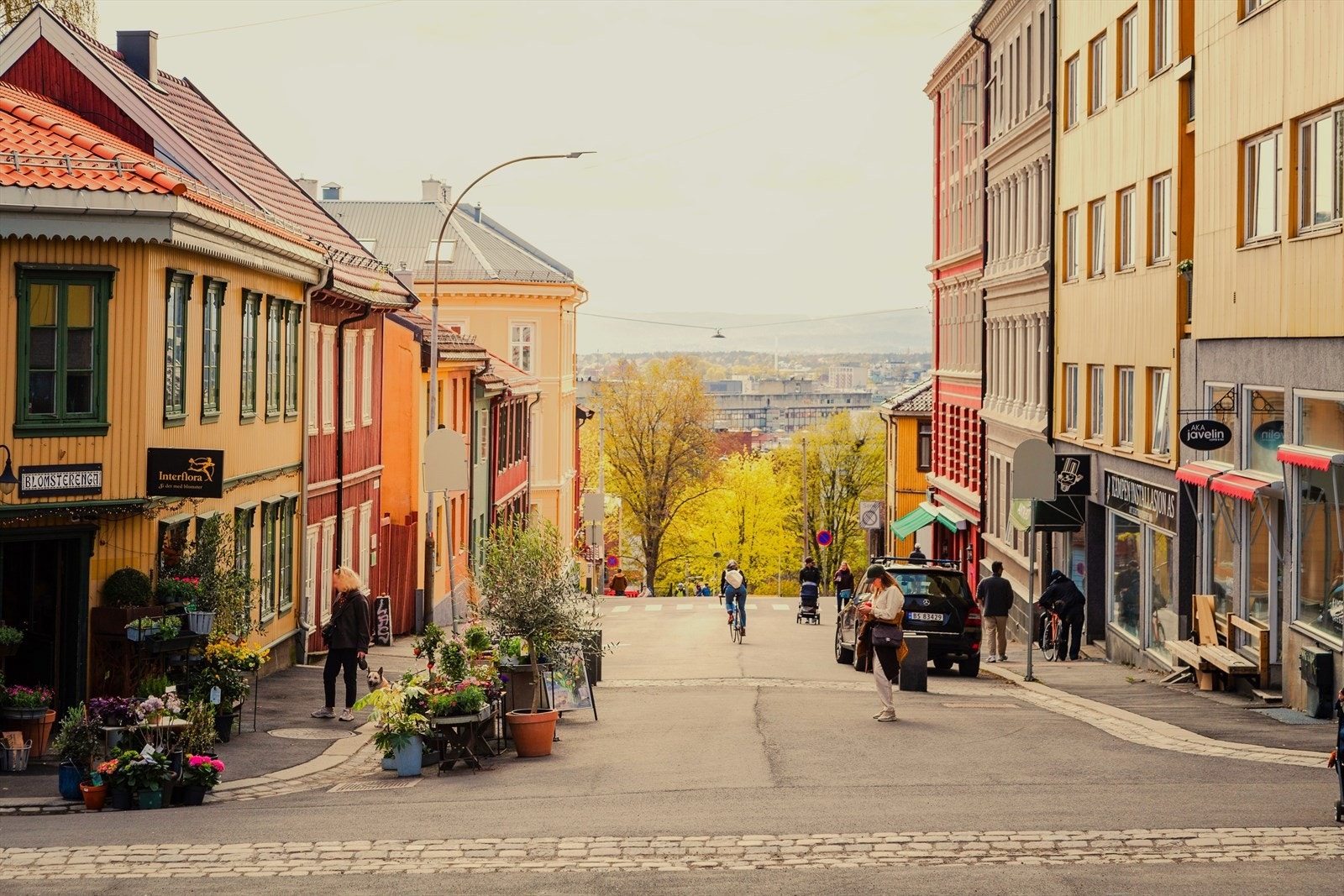 Kampen er kjent for sitt særegne, trivelige og idylliske bomiljø. En unik blanding av sjarmerende trehusbebyggelse og flotte teglsteinsgårder med store, grønne lunger. Galleribilde