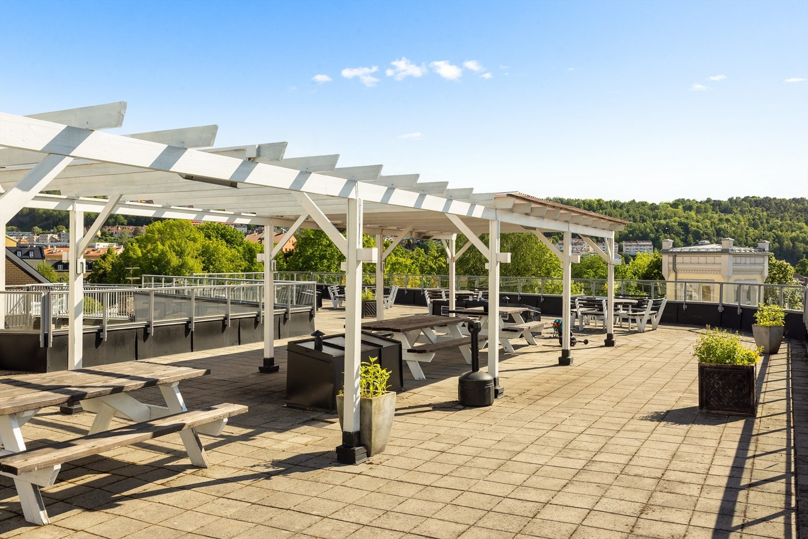 Borettslaget har en felles takterrasse til stor glede for beboerne. Galleribilde