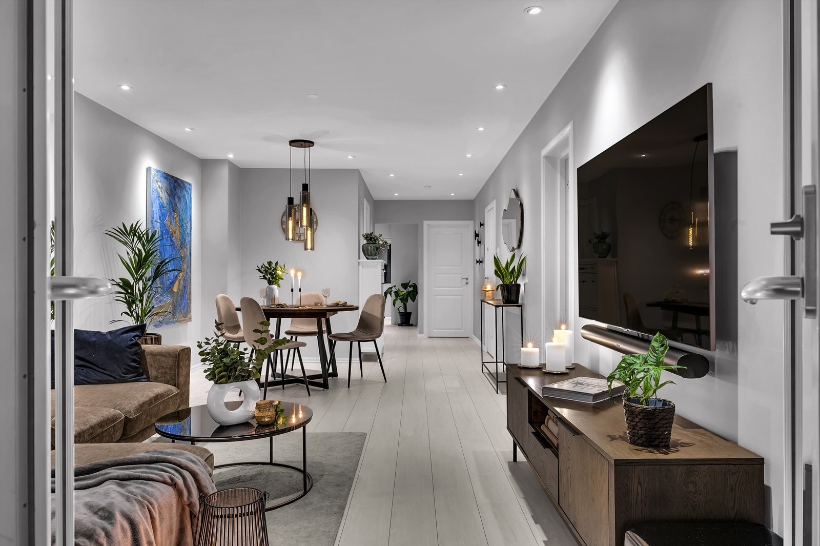 Det ble under oppussingen i 2019 lagt gulvvarme i både stue, kjøkken og bad. Galleribilde