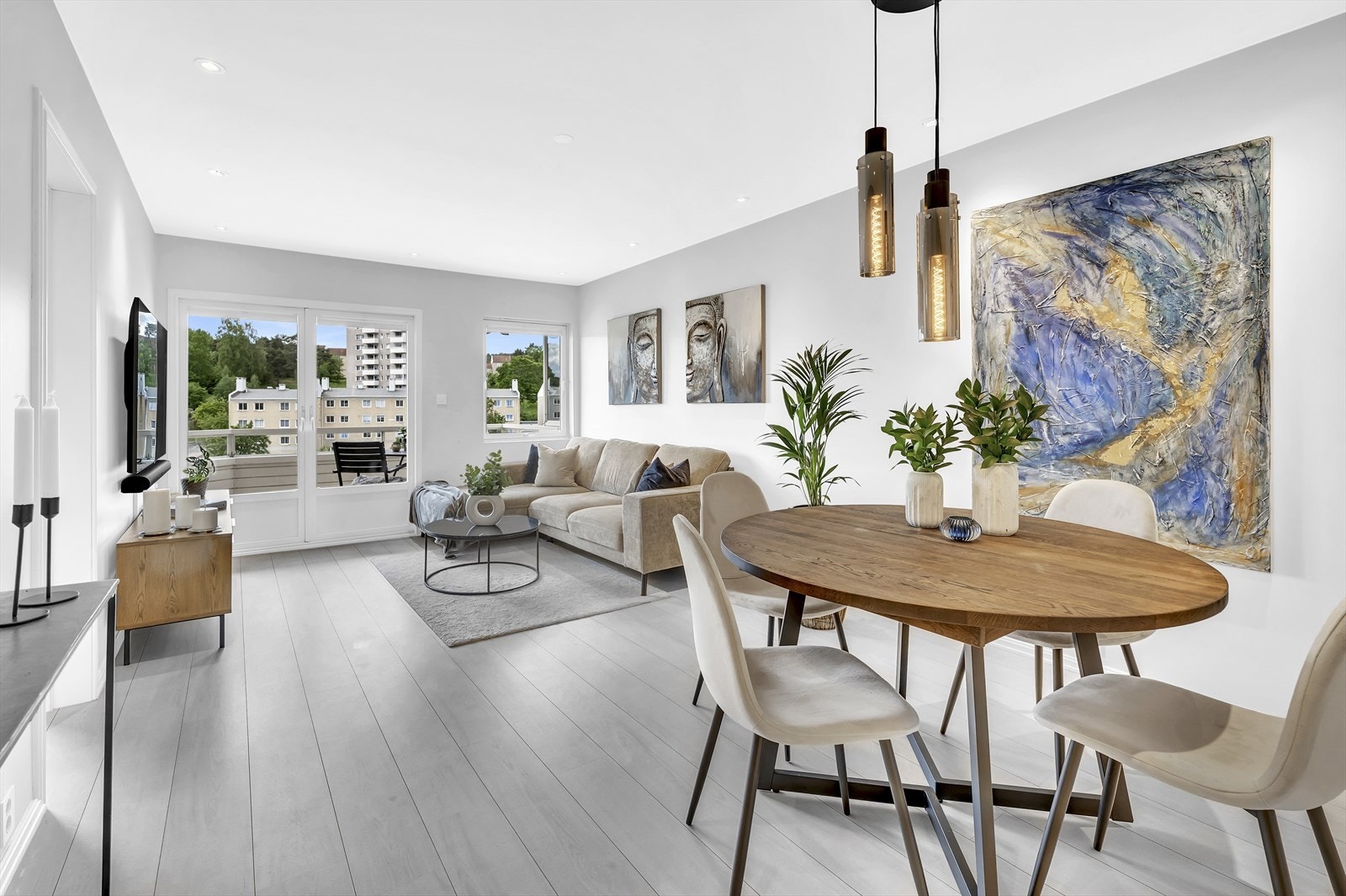 Dette er en svært lys og attraktiv 3-roms andel med god beliggenhet på Manglerud! Galleribilde