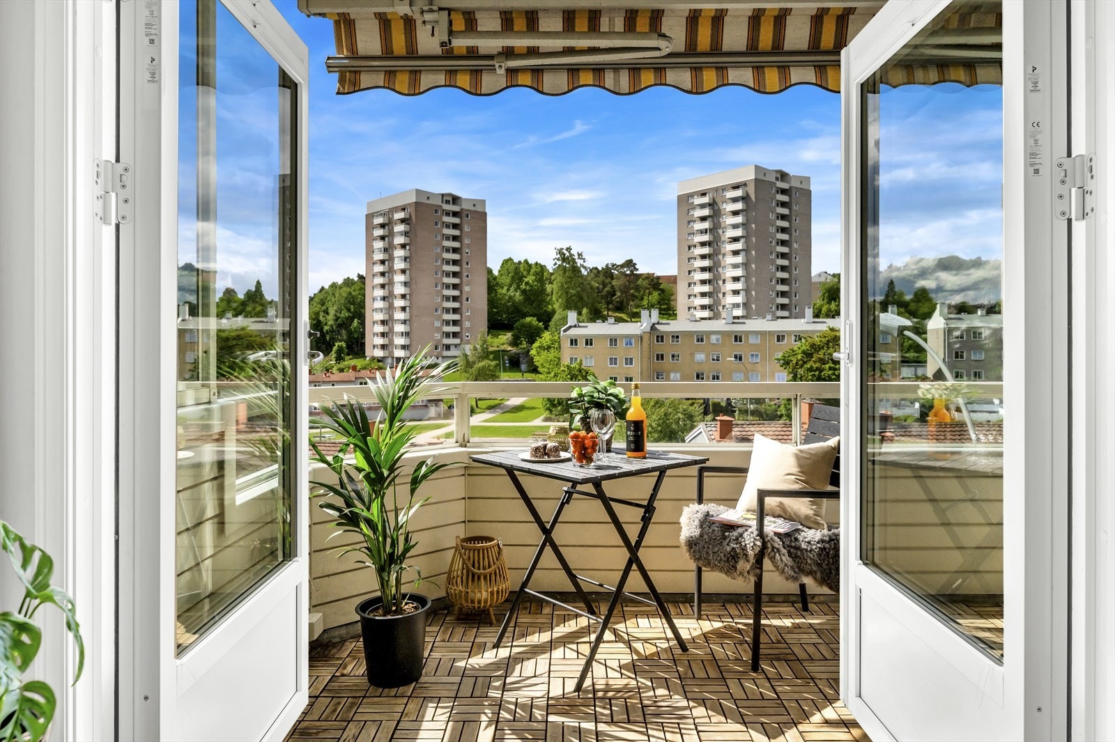 Fra stuen er det også utgang via doble dører til en balkong på 6 m². Galleribilde