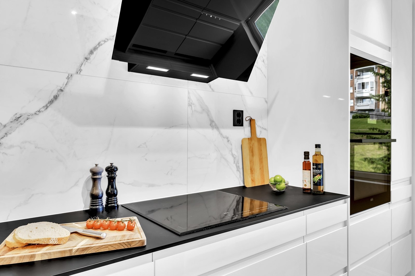 Over platetoppen er det tilkoblet en ventilator. Galleribilde