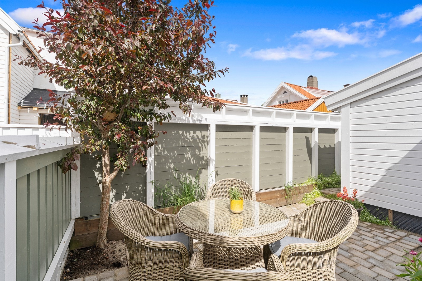 Koselig plass hvor en kan nyte kveldssolen Galleribilde