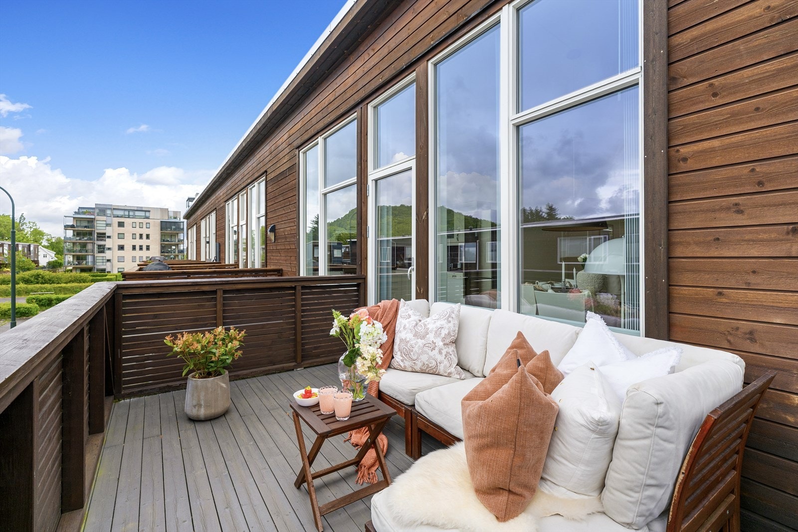 - Plass til både utemøbler og grill - Galleribilde