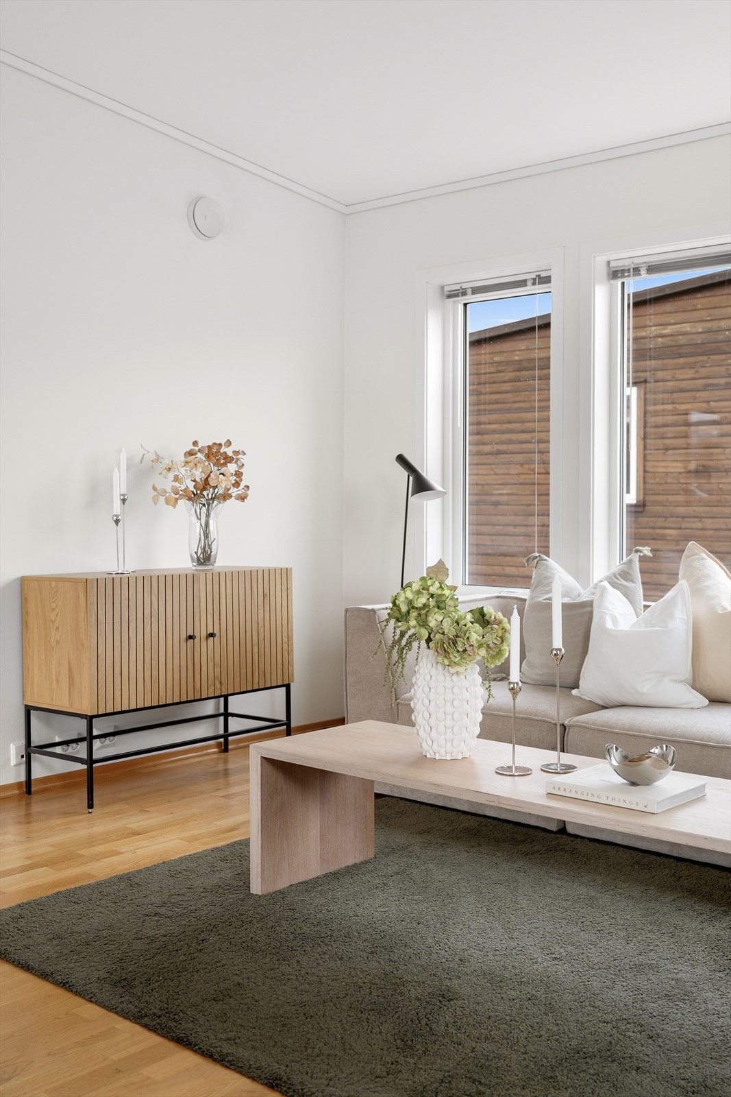 - Takhøyde på 3,4 meter på det høyeste i stuen - Galleribilde