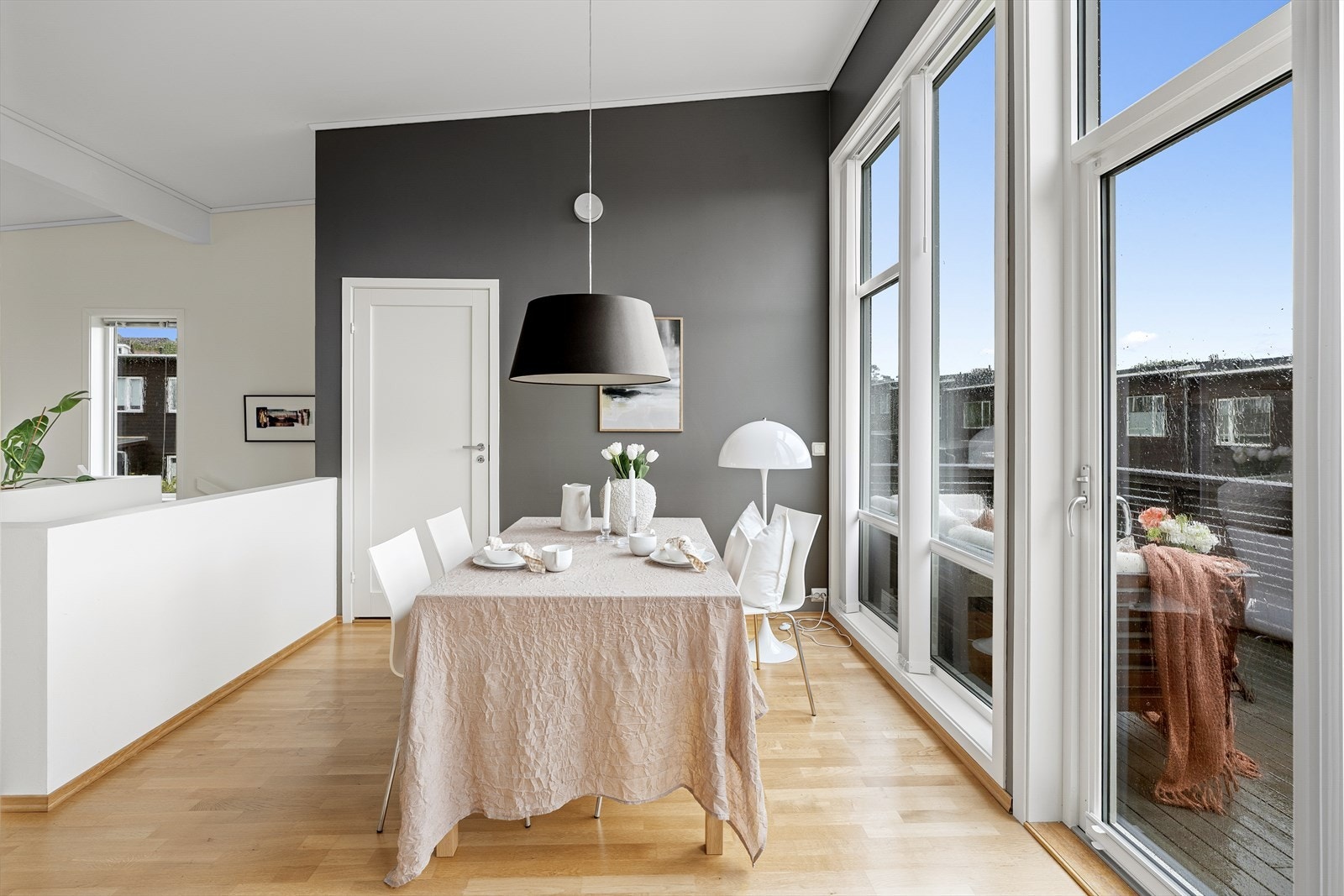 - Utgang til balkong fra spisestuen - Galleribilde