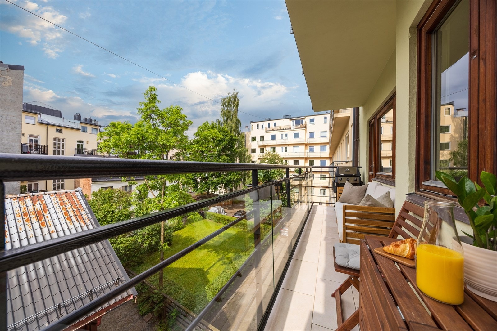 Fra soverom er det adgang til ca. 7 kvm balkong vendt mot bakgård Galleribilde