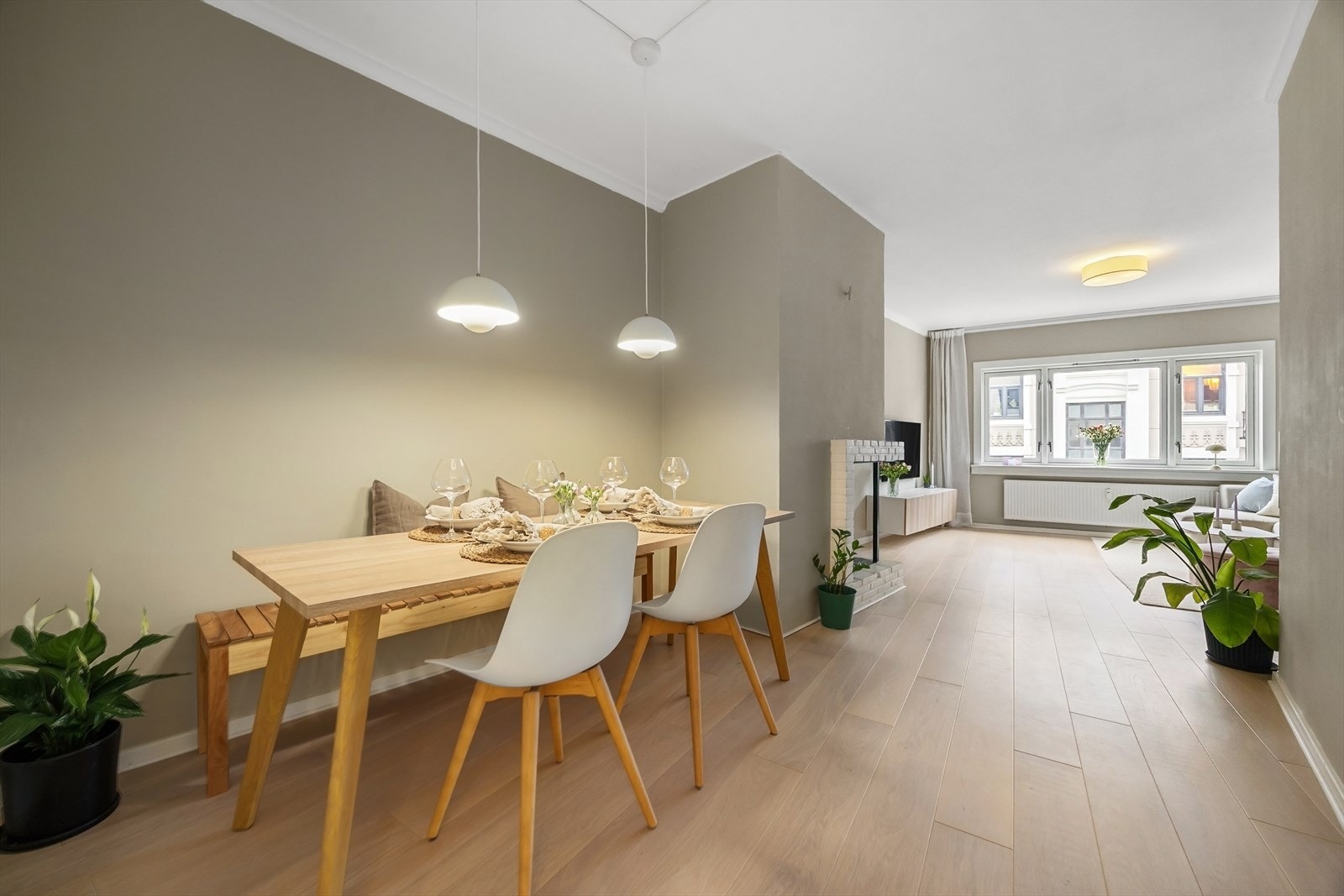 Den praktiske planløsningen deler leiligheten inn i naturlige soner Galleribilde