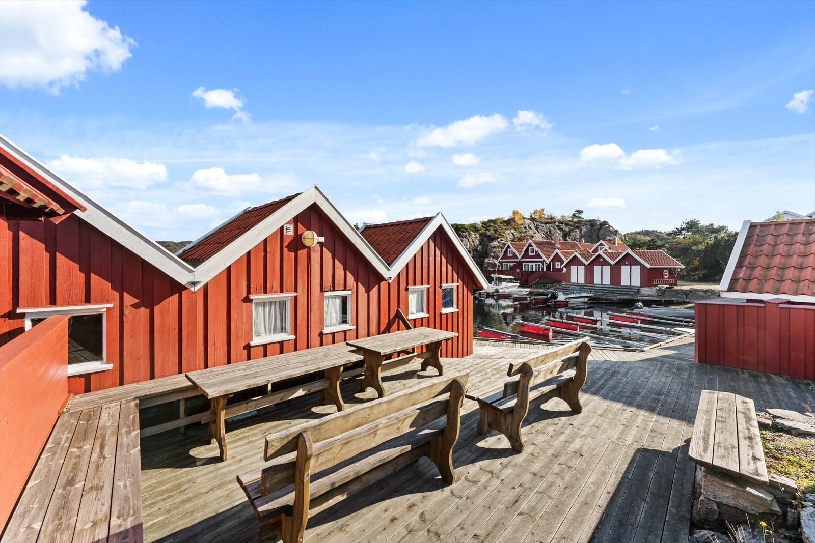 Tilgang til fellesarealer med benker og bord. Galleribilde