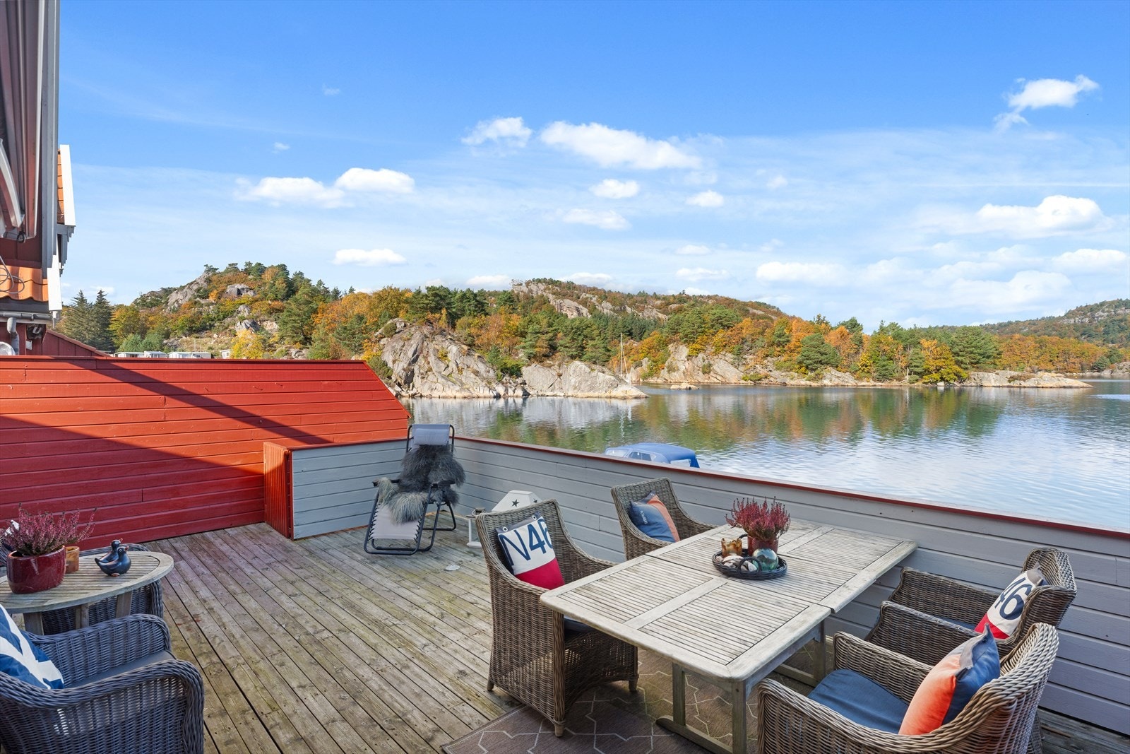 Trapp ned fellesbrygge og båtplass. Galleribilde