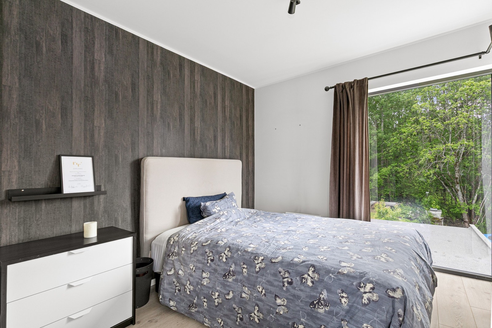 I tilbygget er det to romslige soverom i 2 etg. Galleribilde