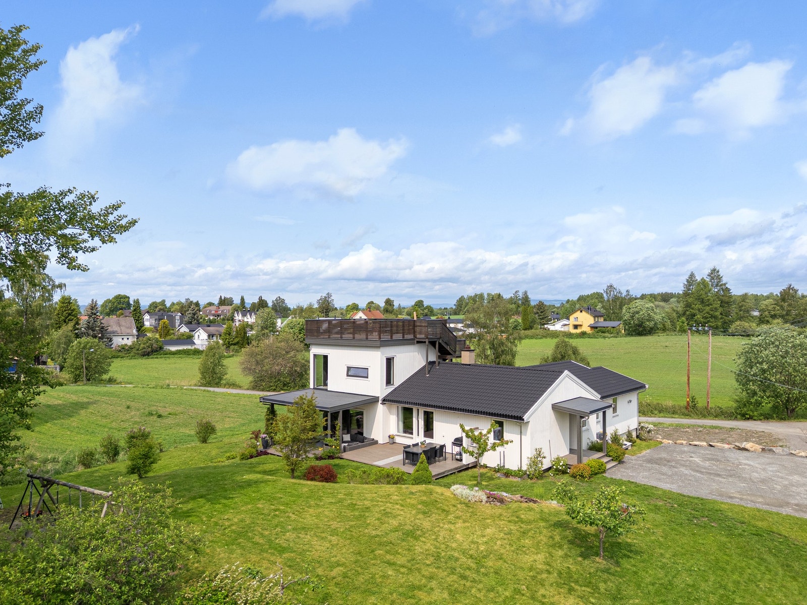 Hagen er stor, så her er det godt med boltreplass for både små og store Galleribilde