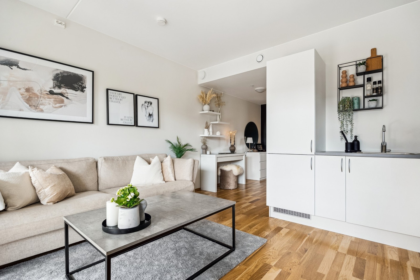 Stue/kjøkken er på 14 kvm. og har en god planløsning som gjør den lett å innrede. Galleribilde