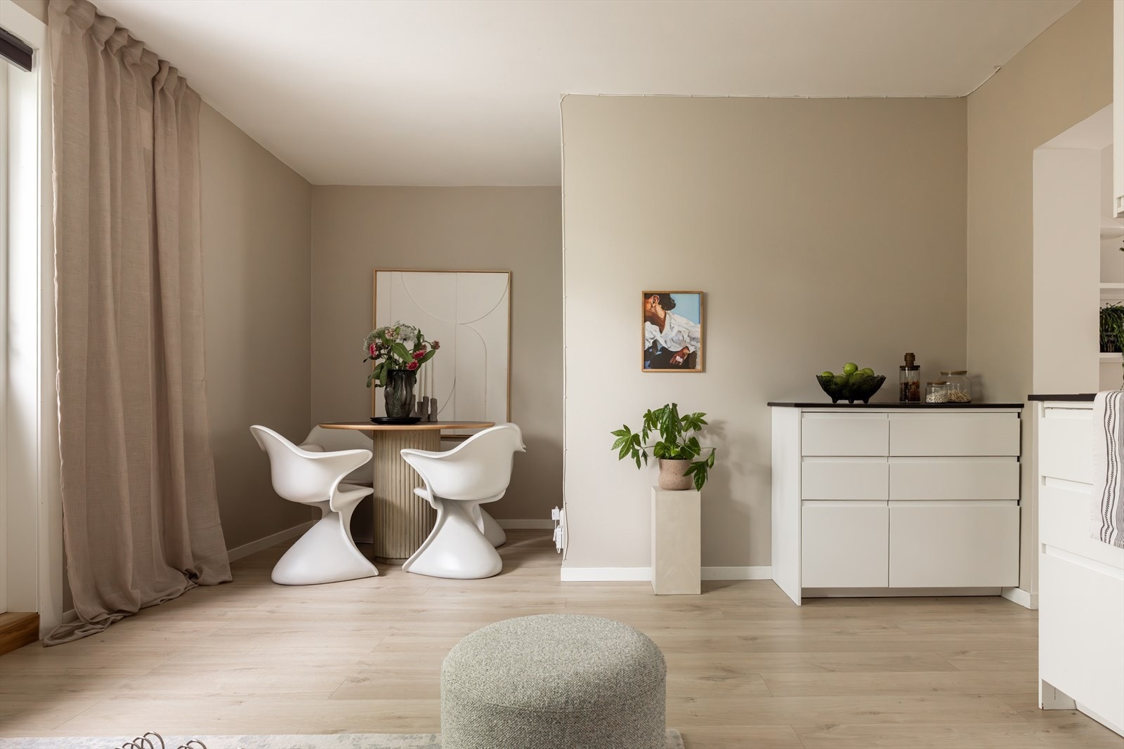 Àkonto varmtvann og oppvarming er inkludert i felleskostnadene (borettslaget gikk over fra oljefyring til bergvarme som primær energikilde i 2017) Galleribilde