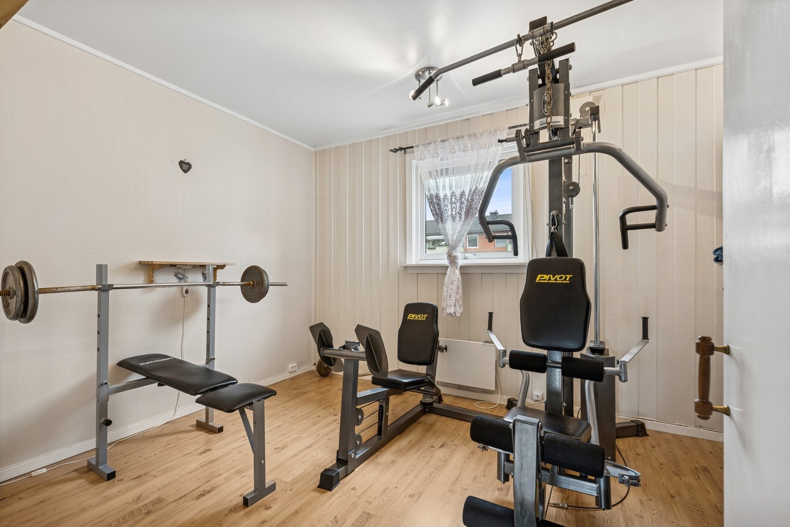 Soverommet er i dag innredet som treningsrom. Galleribilde