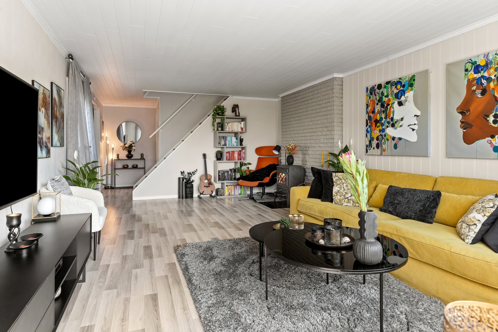 Varmepumpen sørger for jevn innetemperatur hele året, og har også aircondition. Galleribilde