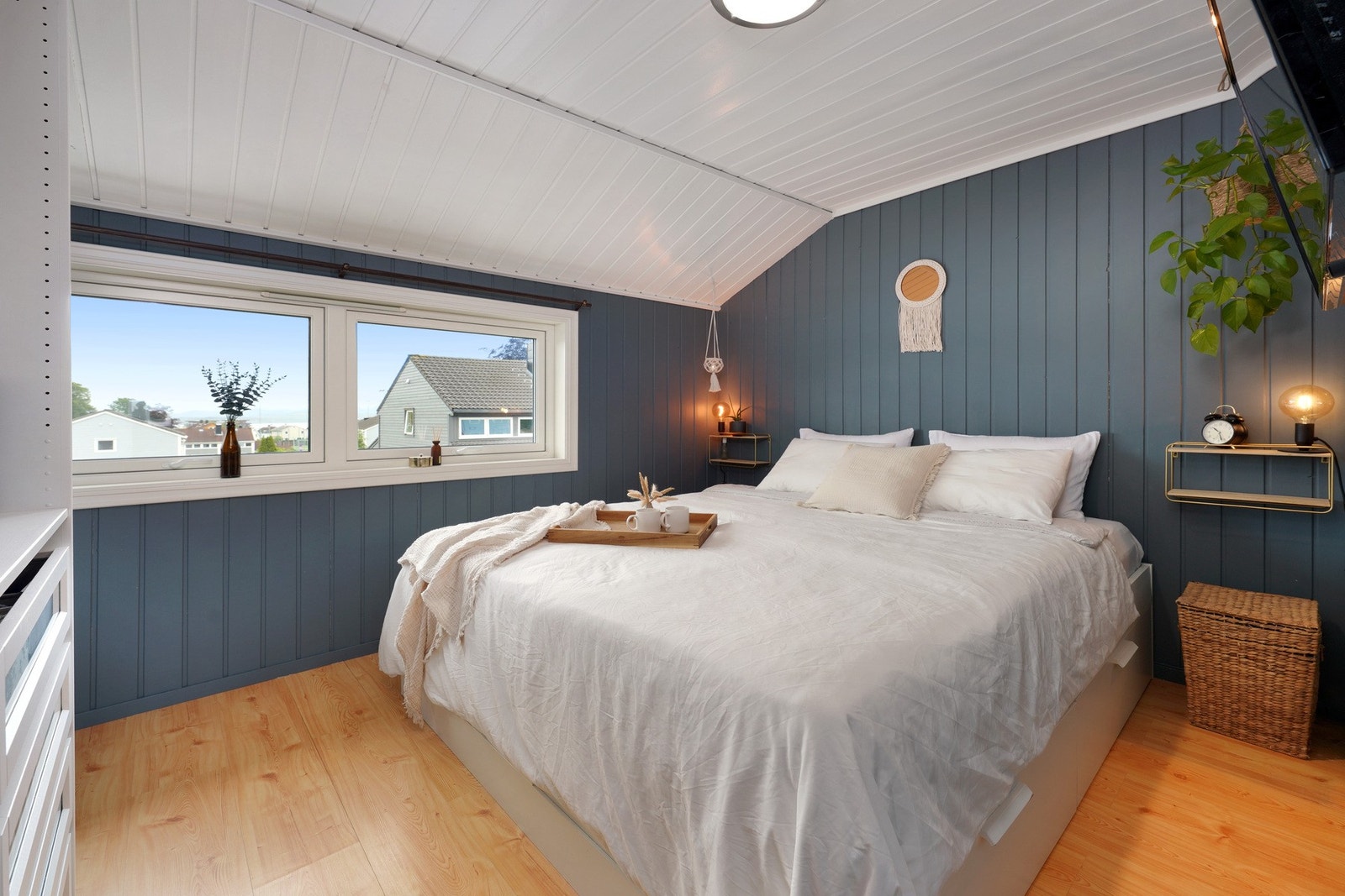 Hovedsoverom med garderobeskap som medfølger Galleribilde