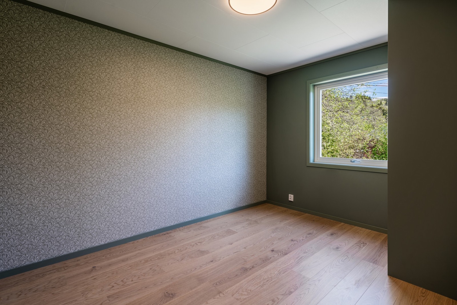 Første etasje har også to lekre soverom, i nydelige farger Galleribilde