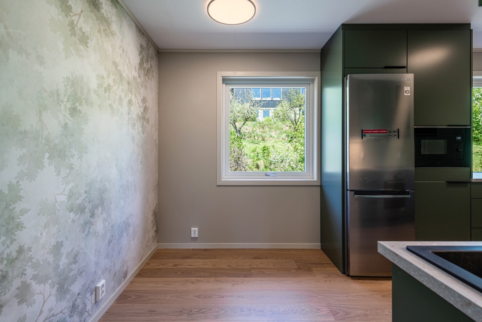 På kjøkkenet er det også plass til spisebord Galleribilde